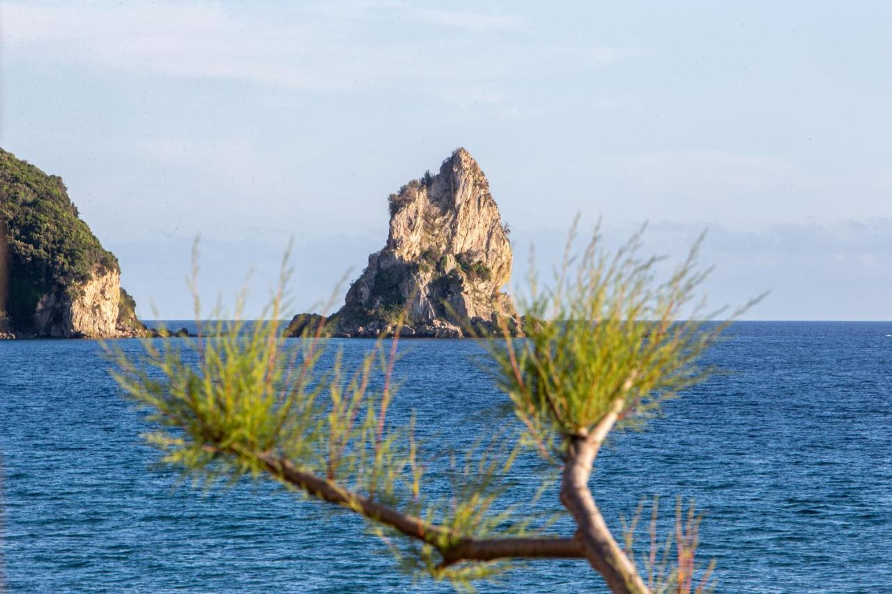 Black Rocks Family, Luxury Seafront Beach Maisonette Agios Gordios  Dış mekan fotoğraf